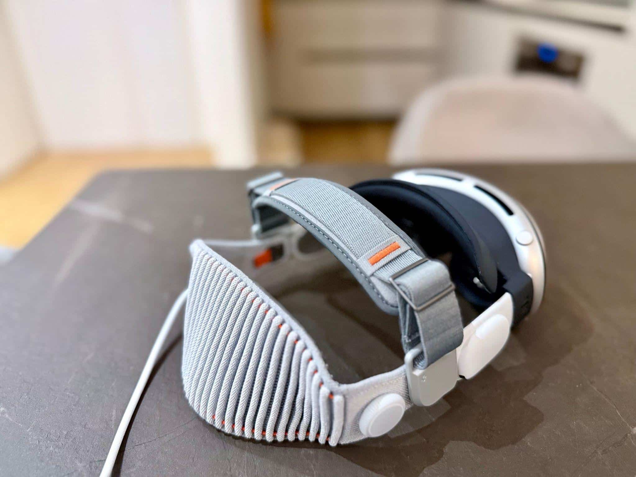 The head strap I use with the Vision Pro.