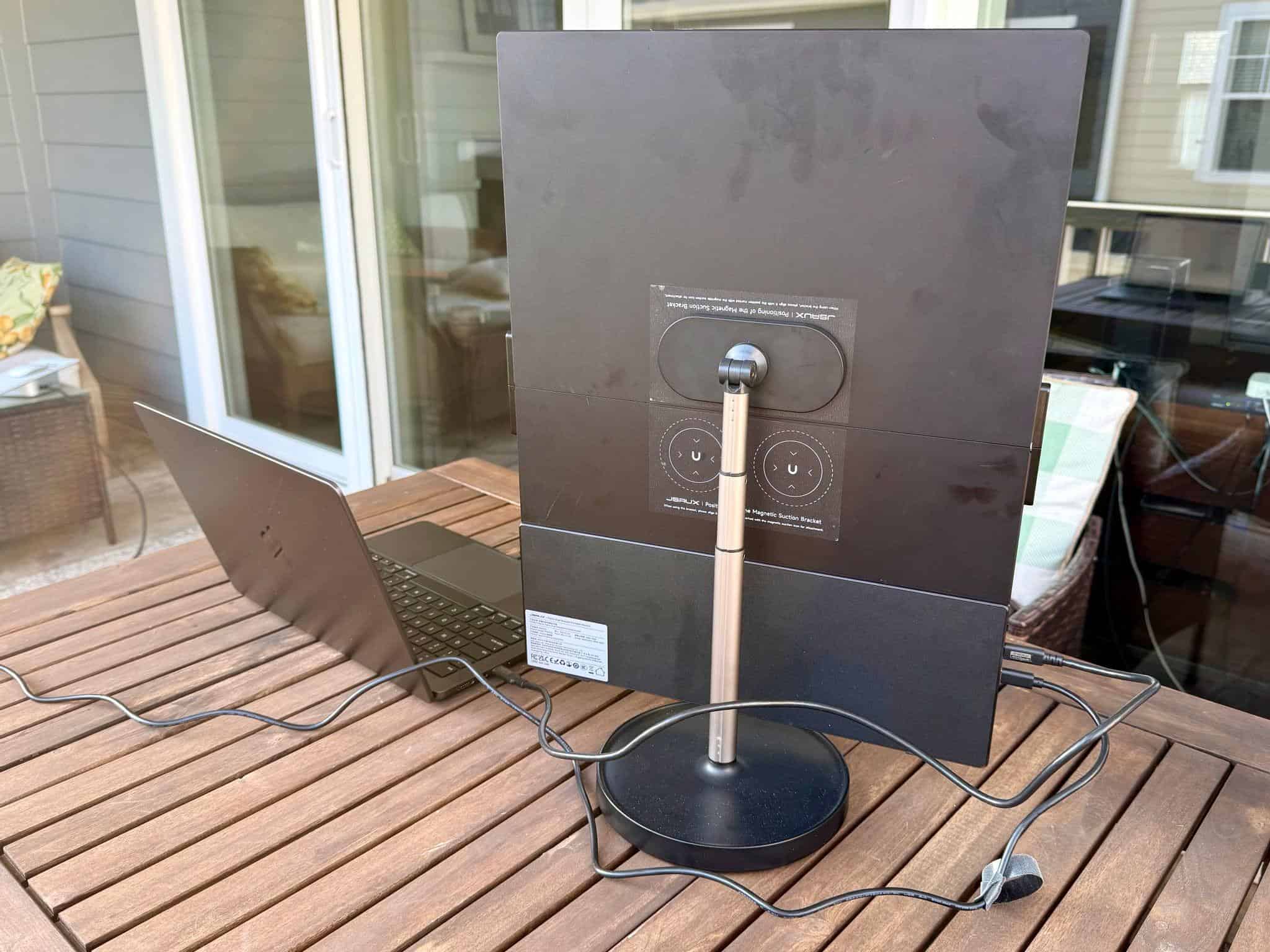 The FlipGo's pedestal-style Snap Stand.