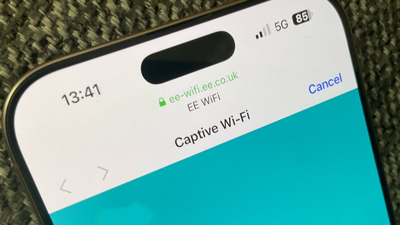 Smartphone screen showing connection to EE WiFi captive portal, with time at 13:41, 5G signal, and battery at 85 percent.