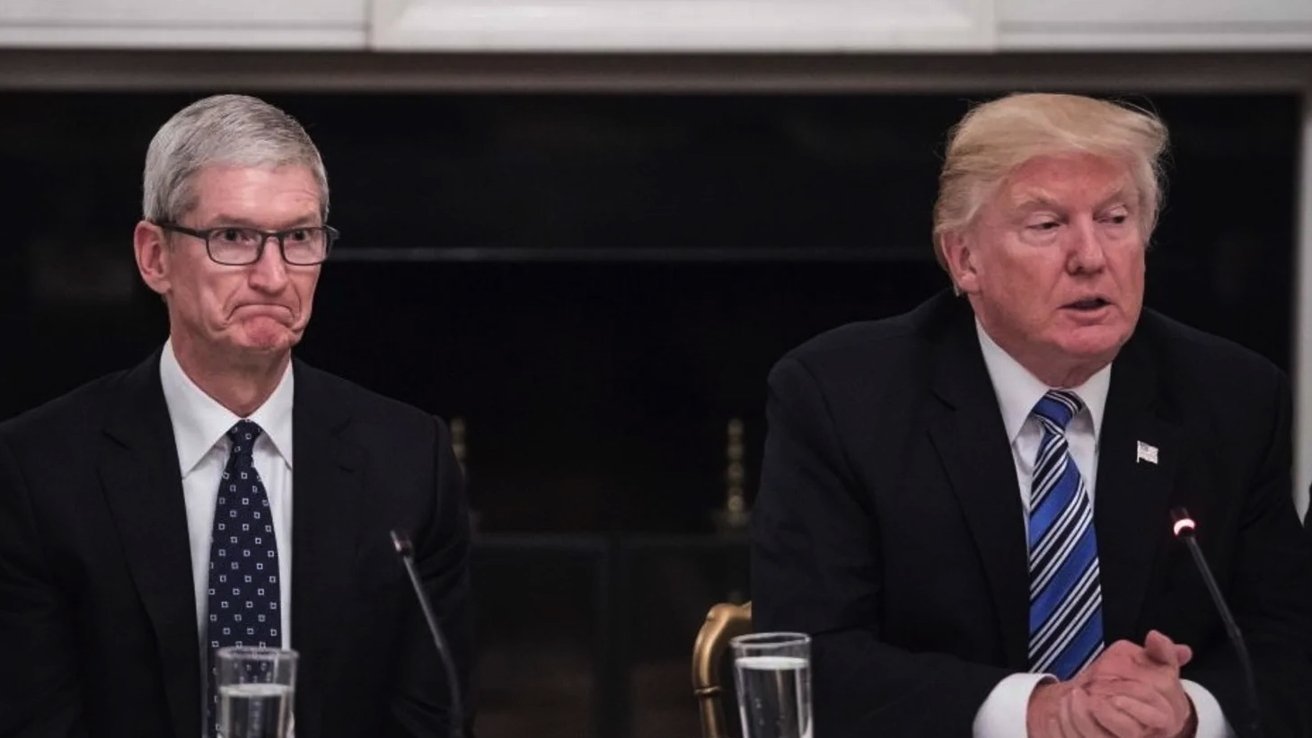 Tim Cook and Donald Trump in a meeting at the White House in 2018