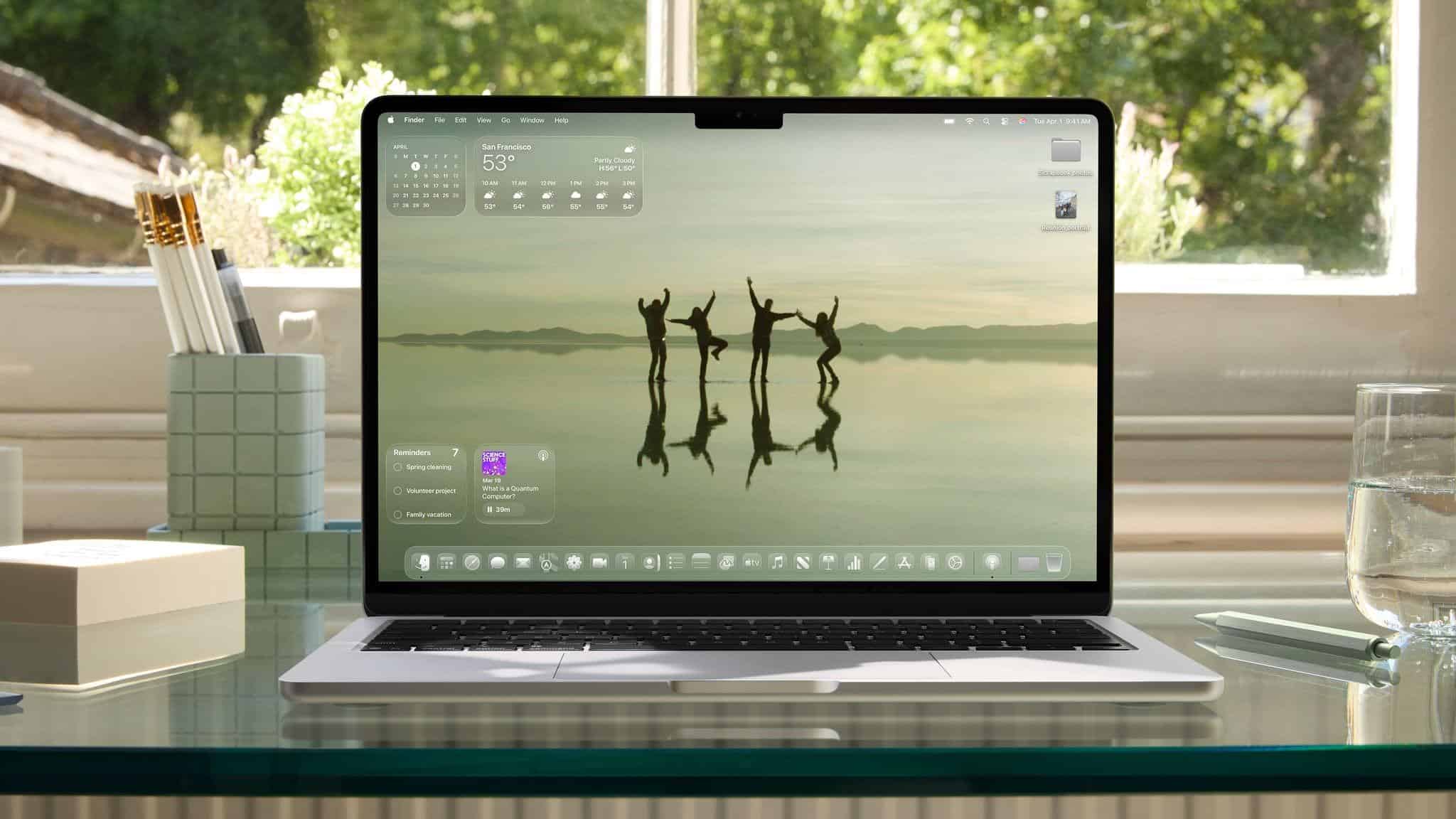 macOS Tahoe will feature a clear look for app icons and desktop widgets. Source: Apple.