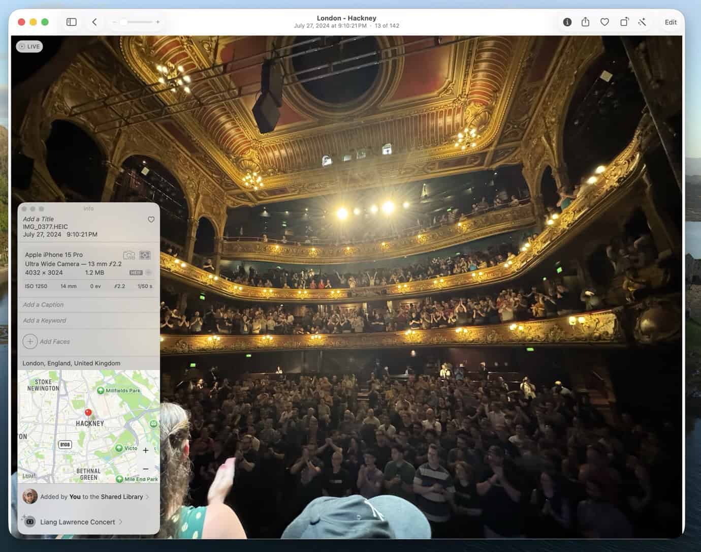 Screenshot of a concert photo in a theater. The image shows a large audience and a stage with performers. A sidebar displays photo details, including location and settings. The date and time are shown at the top.